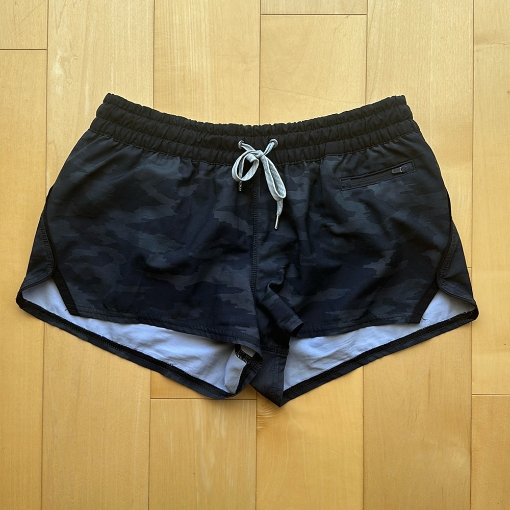 Vuori Camo Shorts
